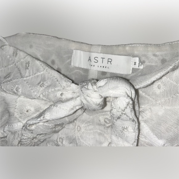 Astr the Label White Gauzy Eyelet Off Shoulder Flowy Cottagecore Peasant Top M - Picture 7 of 15